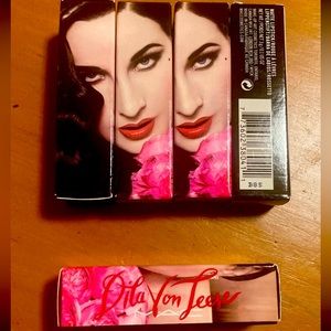 MAC Dita Von Tesse Lipstick-Rare